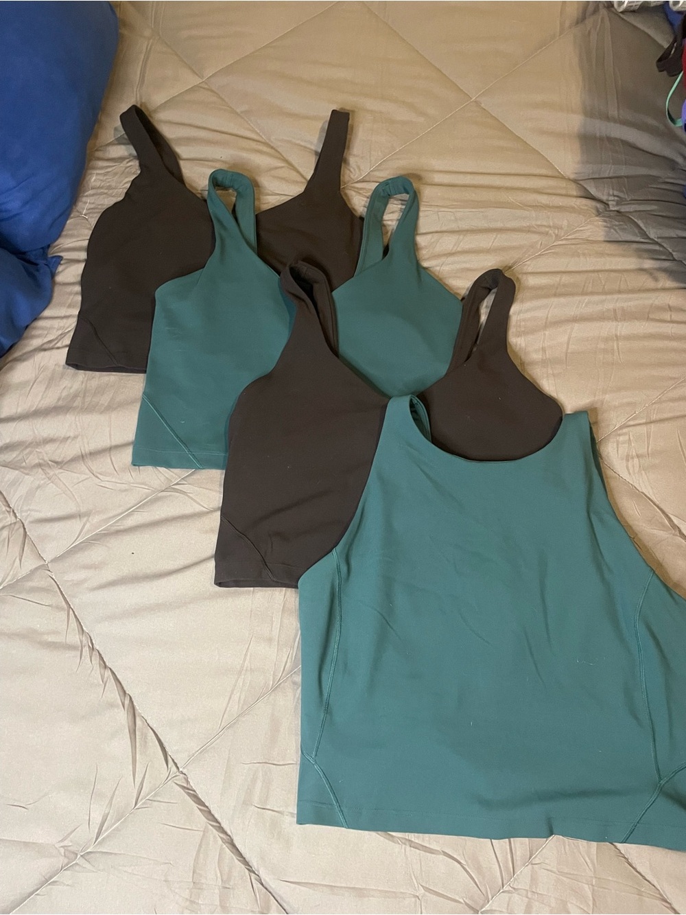 Lot of four Lululemon Align tanks!